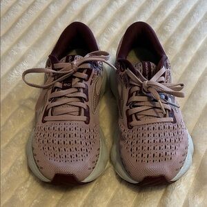 Brooks Women's Athletic Shoes in Lavender and Maroon